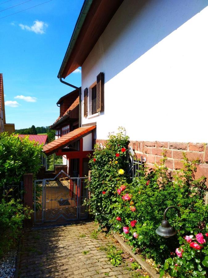 Ferienhaus Marre - Mit Grill, Feuerstelle Und Gartensauna Waldbrunn  Dış mekan fotoğraf